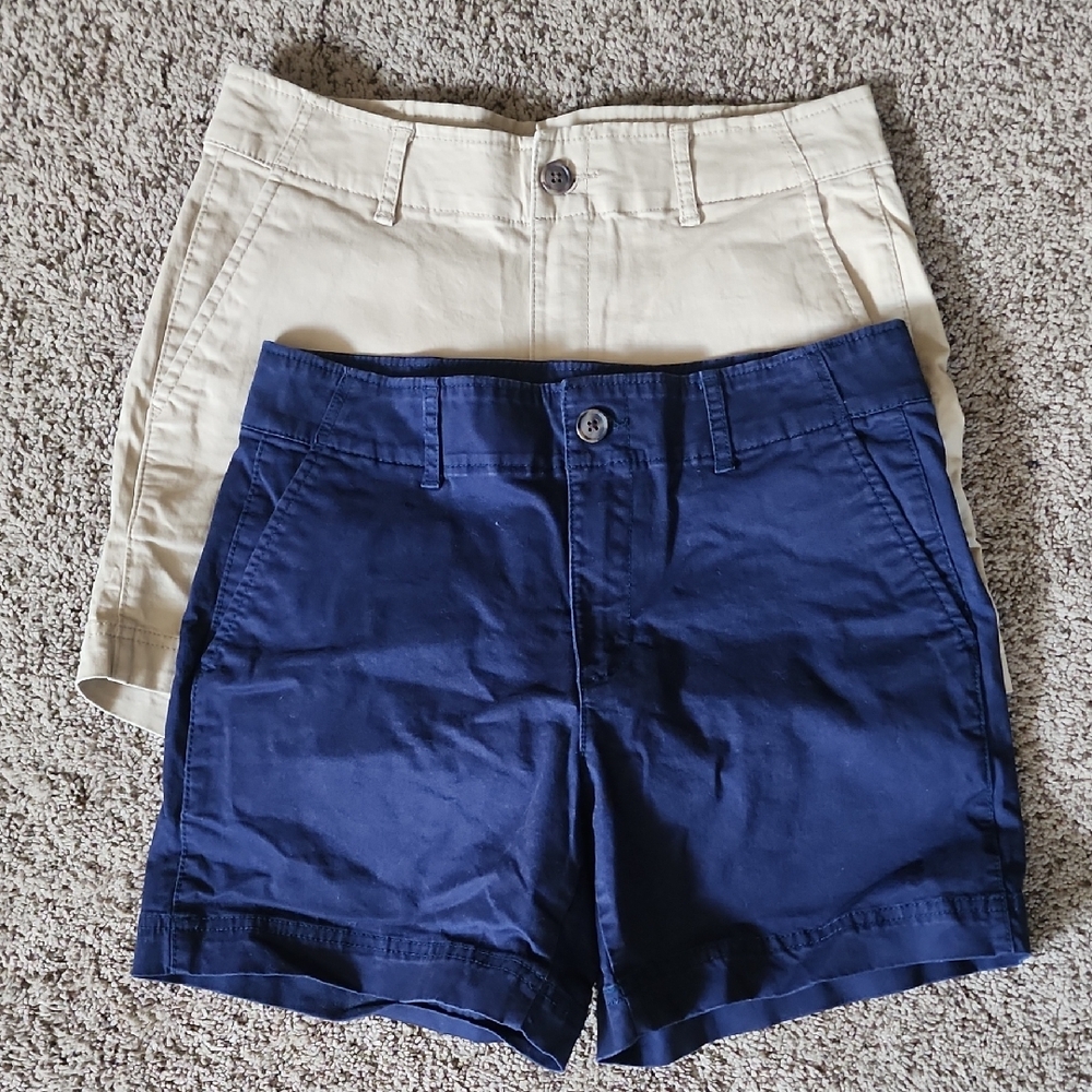 GAP Women's Navy and Cream Shorts